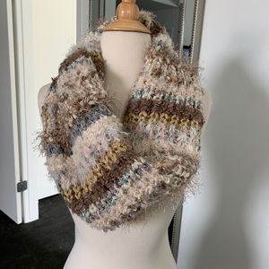 STEVE MADDEN INFINITY CIRCLE SCARF